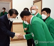전국자율방재단연합회 관계자 격려하는 김성호 본부장