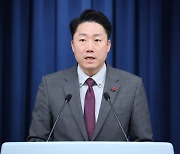 尹 “가짜뉴스 추방 위한 디지털 규범 제정에 적극 공감”(종합)