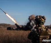 다연장로켓포 발사하는 우크라 軍