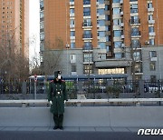 마스크 쓴 베이징 무장경찰