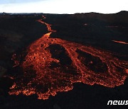 높이 60m 용암 내뿜는 하와이 마우아로나