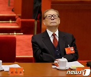 후계자 연설 들으며 천장만 바라보는 장쩌민 中 전 국가주석