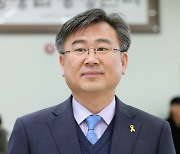 '민주진보단일 후보' 명칭 사용한 천호성 교수 '불구속 기소'