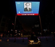 시진핑이 처음 톱뉴스에서 밀렸다… 中, 장쩌민 대대적 추모 나선 이유