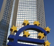 [줌인] 인플레 둔화에 긴축 ‘속도조절’ 고심 깊어지는 ECB