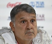 '16강 전문' 멕시코가 탈락했다..감독 "휘슬과 함께 내 계약도 종료"...[2022 카타르]