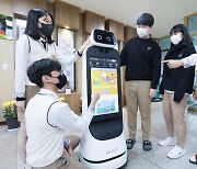 LG전자, 학생들 디지털 교육에 '클로이 로봇' 제공