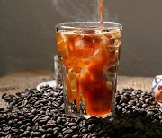 커피를 마시면 고혈압 위험 낮춘다? "전혀 관련 없어"