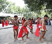 필리핀 소수민족 아에타 원주민 청소년의 전통춤