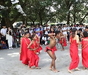 필리핀 소수민족 아에타 원주민 청소년의 전통춤