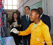 韓총리 모잠비크 산업학교 방문…"차관 얻으러 다니던 기억 떠올라"