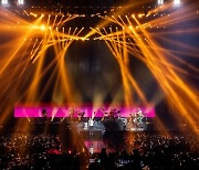 마룬5 스카이돔 내한공연, 2만 2000여 관객 열광