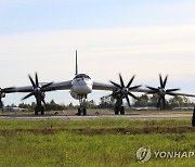 활주로에 늘어선 폭격기…"러, 대규모 추가 공습 준비 중"