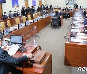 국회 과방위, 여당 퇴장 속 방송법 개정안 통과