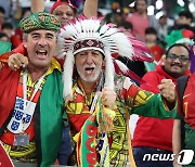 열띤 응원 펼치는 포르투갈 팬들
