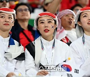 [포토] 아랍의상 입고 응원하는 한국관중