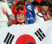 [포토] 응원하는 한국 관중 '승리를 부탁해요'