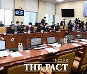 '공영방송 지배구조 개선' 방송법 진통 끝에 야당 단독처리