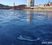 "반갑다, 추위야"… 화천산천어축제 준비 '신바람'