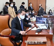 [포토]방송법 개정안 토론 종결한 국회 방통위