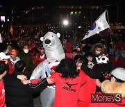 [머니S포토] 거리 응원 위해 모인 붉은악마