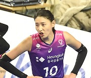 [MD포토] 김연경 '진짜 힘든 승리였어'