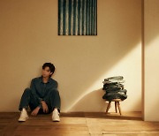 방탄소년단 RM, 음악부터 미술까지 연결…“스스로 큐레이팅한 전시 같은 앨범”