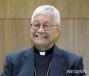 교황청 성직자부 장관 유흥식 추기경 기자회견