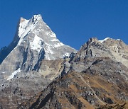 네팔 '신의 산' 마차푸차레 등반금지 풀리나