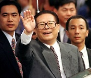 [포토多이슈] 장쩌민 타계, 분향소 찾은 윤석열-김진표