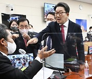민주, 방송법도 단독 강행···손묶인 국힘 “최악 폭거”