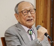 102세 철학자 김형석 "자신의 인격 크기만큼 행복 느껴"