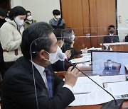 과방위 통과한 '공영방송 지배구조 변경 3법' 핵심 쟁점은?