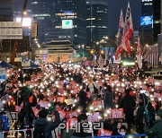"김건희 특검" "이재명 감옥"…이번엔 시청 앞, 진보vs보수 맞불집회