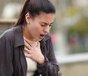 [건강톡톡] 숨 가빠지며 실신까지… ‘과호흡증후군’은 왜 일어나는 것일까?