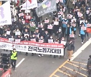 '복귀 거부' 고발 경고…화물연대, 대규모 집회 '맞불'