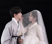 전선욱·야옹이 작가, 오늘(3일) 결혼…웨딩사진 공개