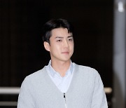 엑소 세훈 공항패션, 디올로 완성한 포멀한 출국룩