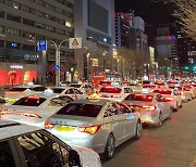 “밤 12시 강남역에 빈 택시가 줄서있다니…”