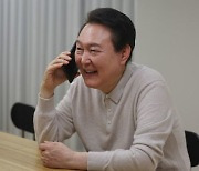 尹, '16강 진출' 벤투·손흥민과 통화…"얼굴 괜찮나, 큰 선물 줘 고맙다"