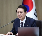尹, 16강에 축전…“승패 넘어 韓 축구 가능성 보여주길”