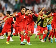 한국 16강 진출 평가한 외신 "월드컵 92년 역사에서 가장 격정적"