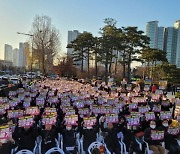 “헌법에 반하는 정치적 견해나 개인의 편견을 아이들에게 강제로 주입하지 마라”