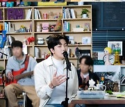 방탄소년단 RM, 美 NPR 뮤직 ‘Tiny Desk Concert’ 출연…솔로곡 열창