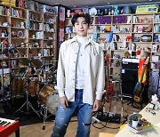 방탄소년단 RM, 美 NPR 뮤직 'Tiny Desk Concert' 출연..무대 첫 공개