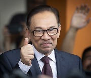 말레이시아 총리, '뇌물수수·배임 혐의' 인사 부총리 임명