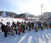 개장 후 첫 주말 맞은 스키장