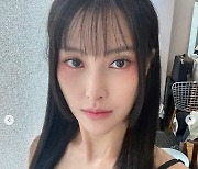 카라 박규리, 무대 의상+메이크업으로 고혹적 여신美…감출 수 없는 글래머 몸매