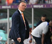 [월드컵] 8강 선착 네덜란드 판 할 감독 "우리는 챔피언이 될 수 있다"