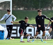 [포토] 밝은 표정으로 브라질전 준비하는 축구대표팀